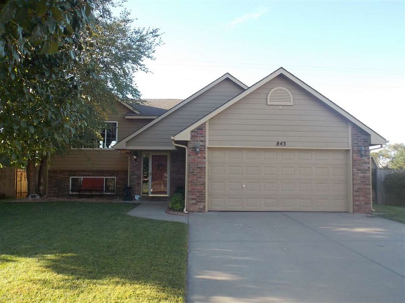 843 S Carriage Ct, Maize, KS 67101