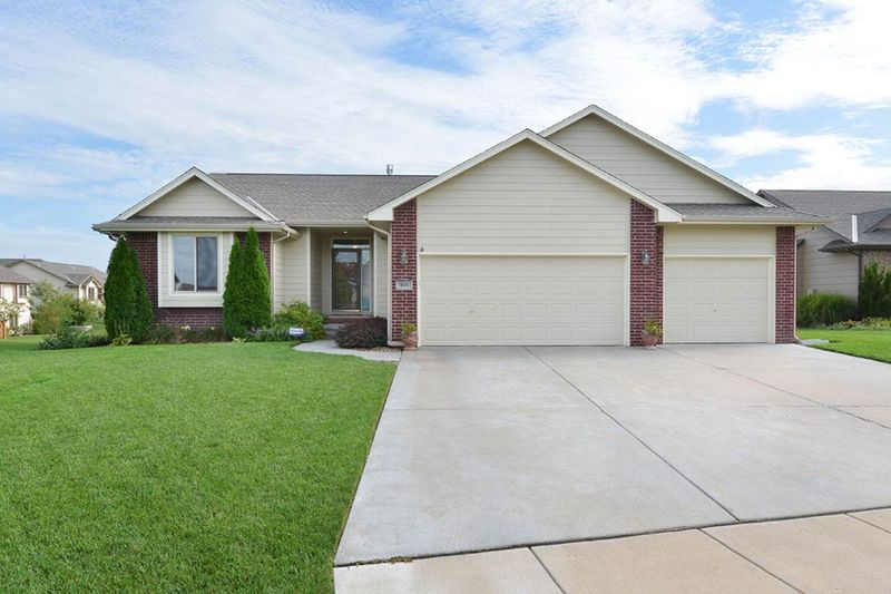 611 W Fieldstone Ct, Andover, KS 67002