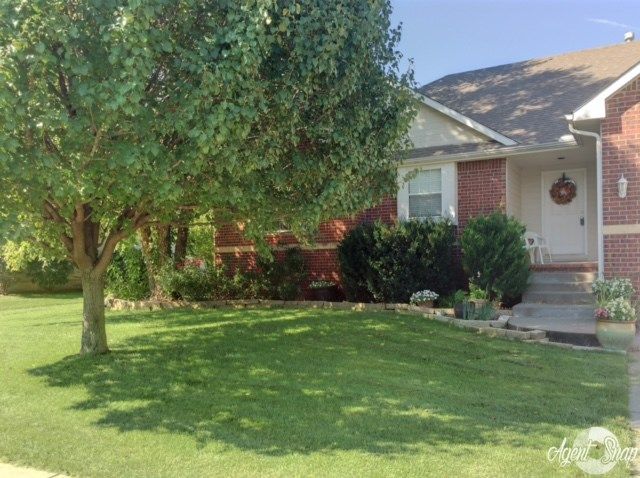 1403 S Hilltop Rd, Derby, KS 67037