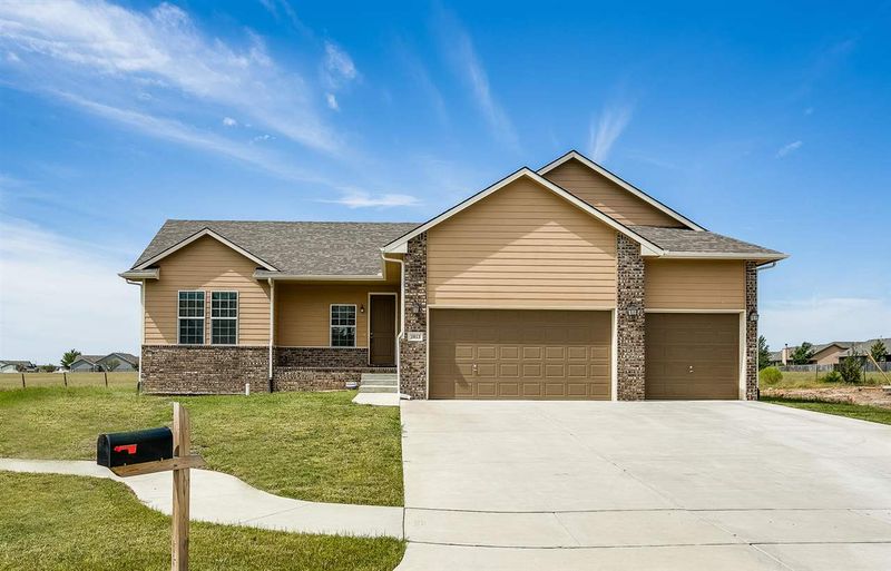 2813 N Emerson Cir, Derby, KS 67037