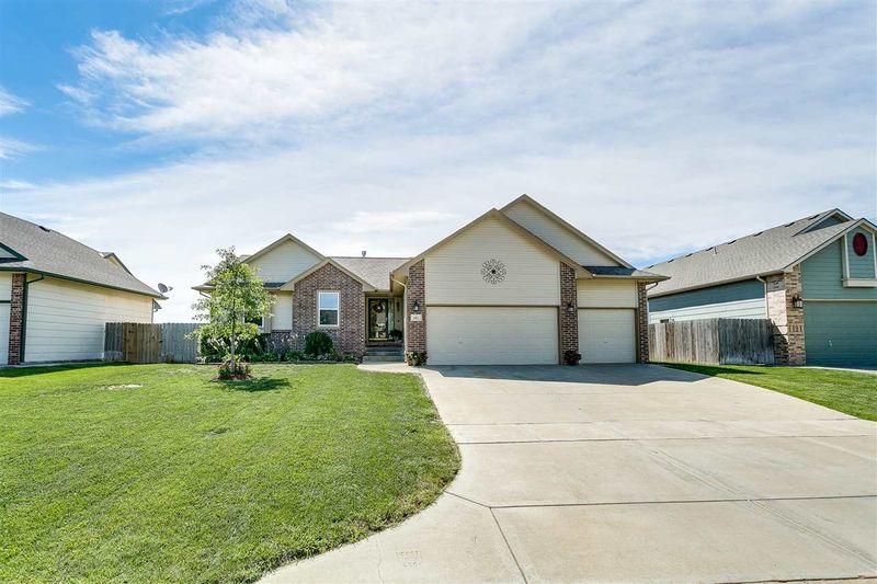 601 E Rolling View Dr, Park City, KS 67147