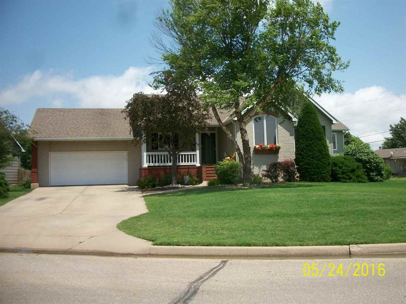 1201 High Dr, Wellington, KS 67152