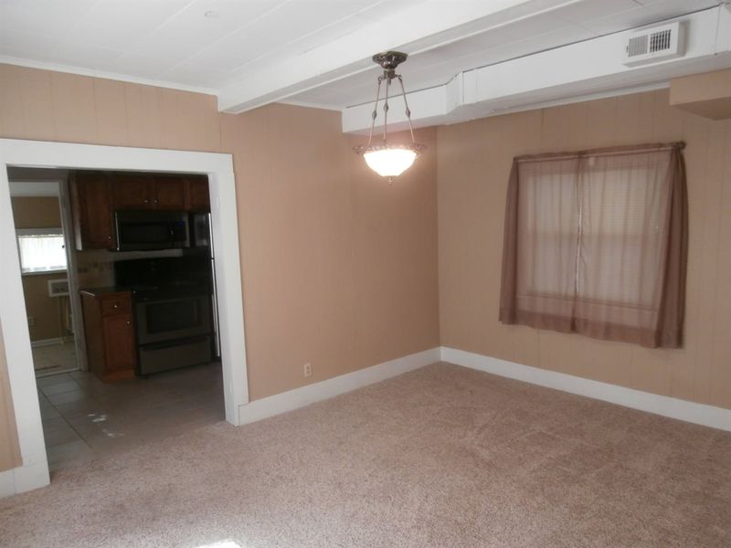 1207 N Walnut, Newton, KS 67114
