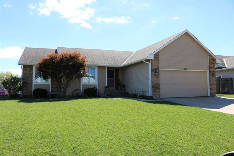 800 E Meadowlark Ln, Newton, KS 67114
