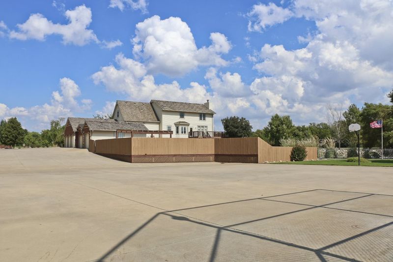 1035 N Firefly Cir, Wichita, KS 67235