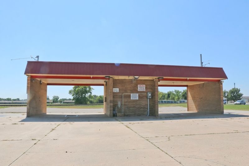 223 E Silknitter Rd, Rose Hill, KS 67133