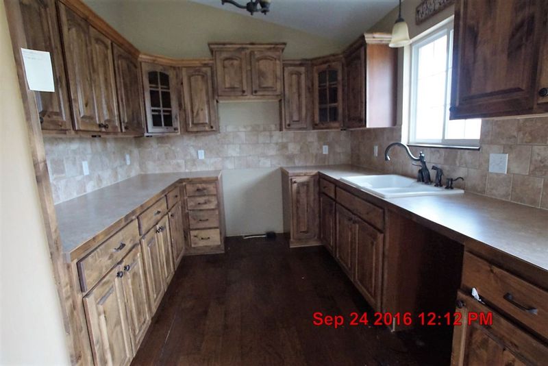 612 E Gordon Bennett, Haysville, KS 67060