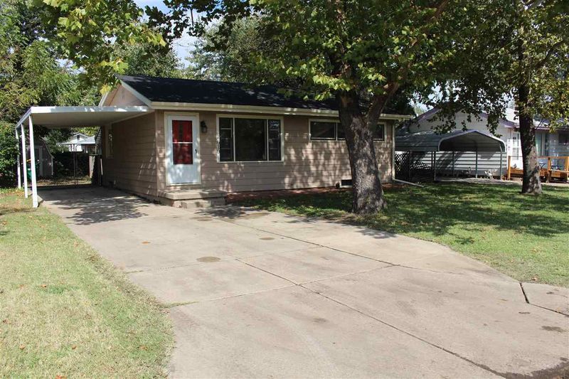 610 W 3rd St, Valley Center, KS 67147-2413