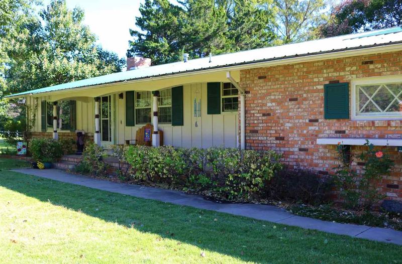 1404 Hillcrest Rd, Newton, KS 67114