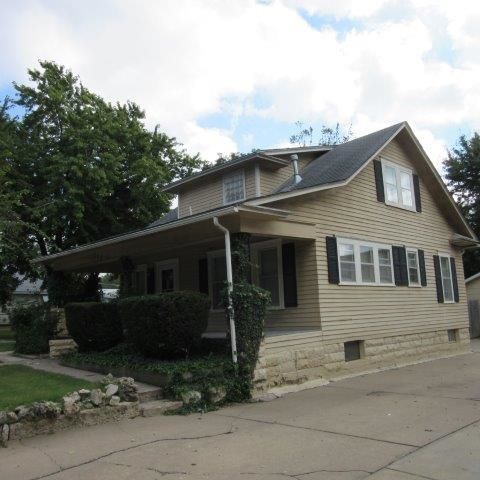 239 E Summit Ave, Augusta, KS 67010