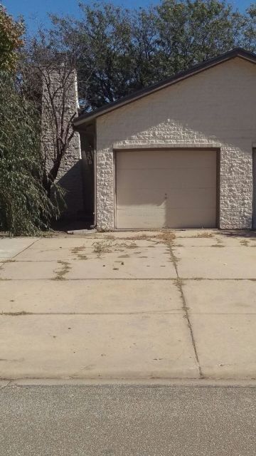 208 Oak Forest Rd, Derby, KS 67037