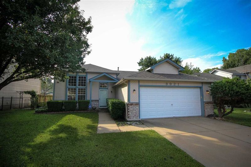 8921 E Creed St, Wichita, KS 67210