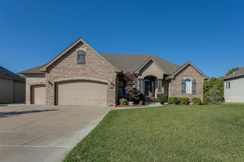 2207 N Stonegate Cir, Andover, KS 67002