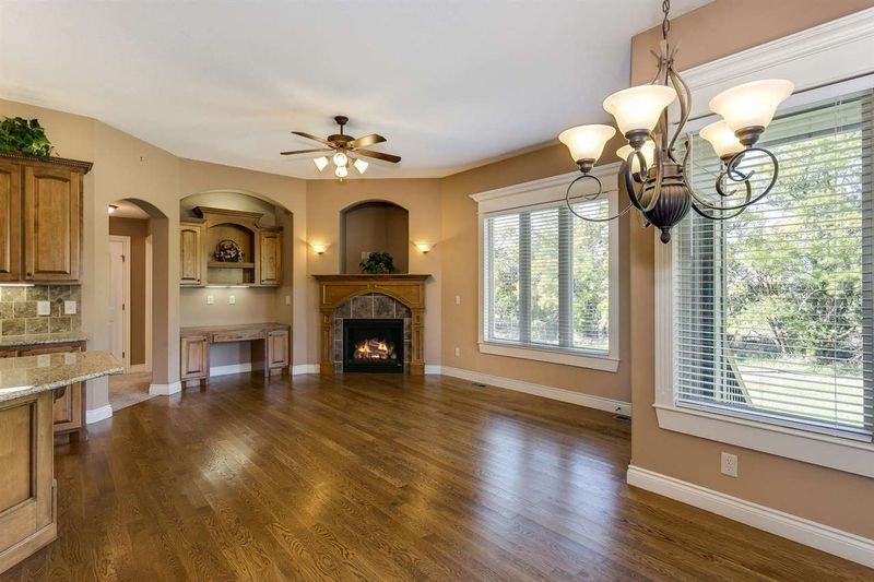 2207 N Stonegate Cir, Andover, KS 67002