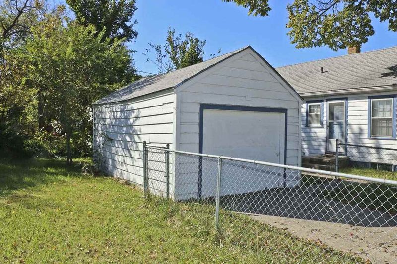 956 N Pinecrest, Wichita, KS 67208