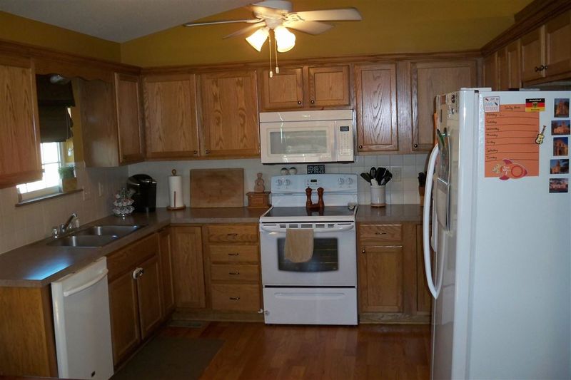 2301 Bristol Ln, Newton, KS 67114