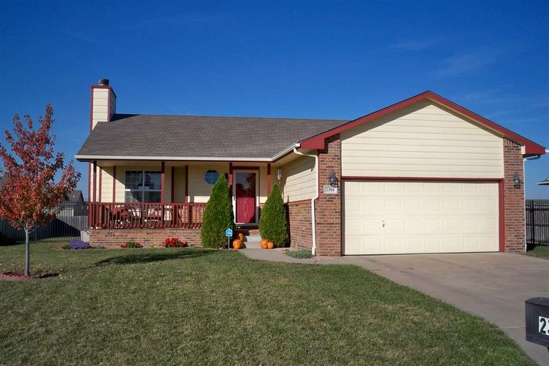 2301 Bristol Ln, Newton, KS 67114
