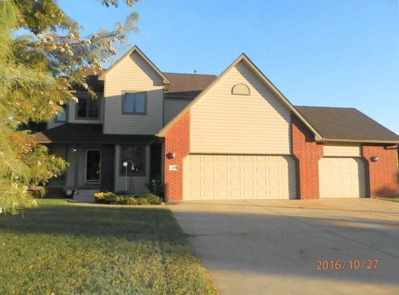 218 E Lockridge St, Mulvane, KS 67110