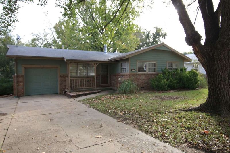 620 N 1st Ave, Mulvane, KS 67110