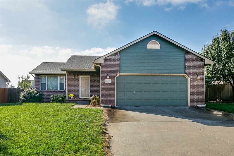 6039 E 41st St N, Bel Aire, KS 67220