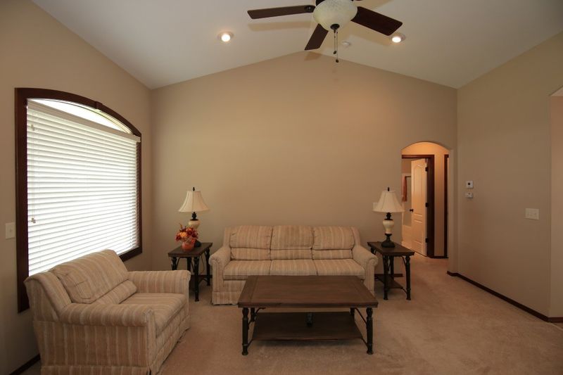 2216 S Michelle St, Wichita, KS 67207