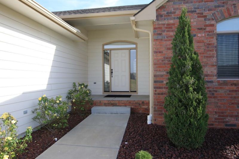 2216 S Michelle St, Wichita, KS 67207