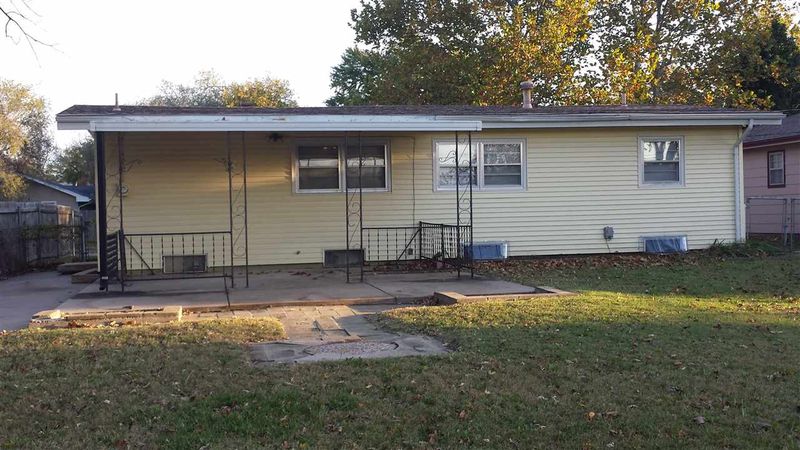 8130 E Levitt Dr, Wichita, KS 67207