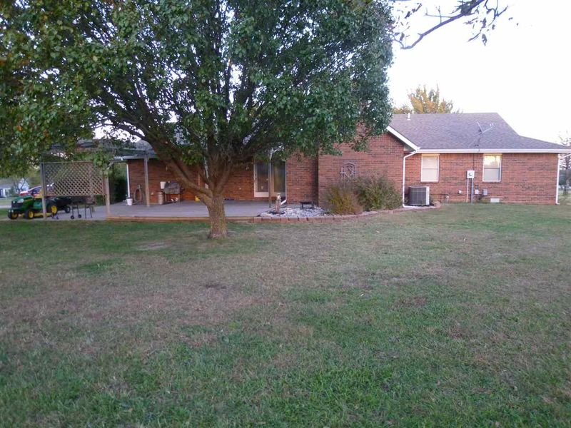 7 Leed Rd, Winfield, KS 67156