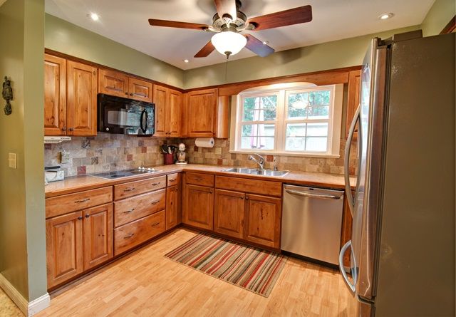 919 E Wedgewood Dr, Derby, KS 67037