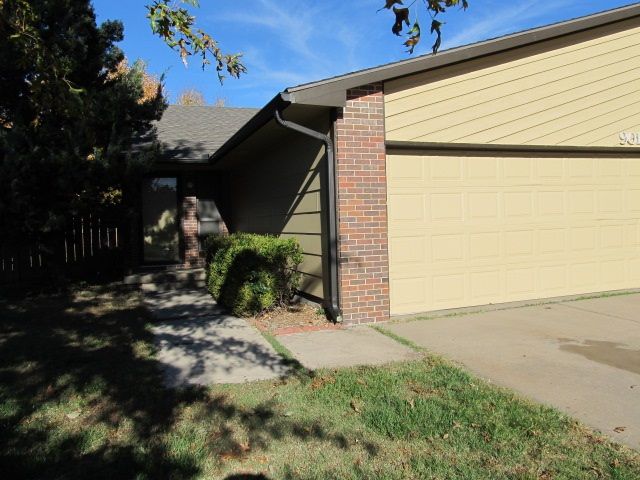 9012 E Bluestem St, Wichita, KS 67207