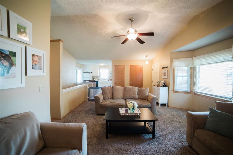 1121 N Compton St, Wichita, KS 67212