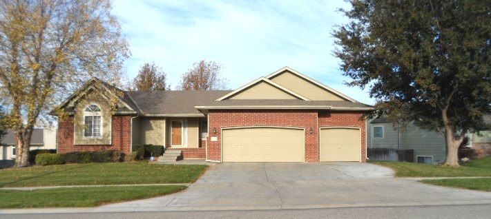 1130 E Pembrook Rd, Derby, KS 67037