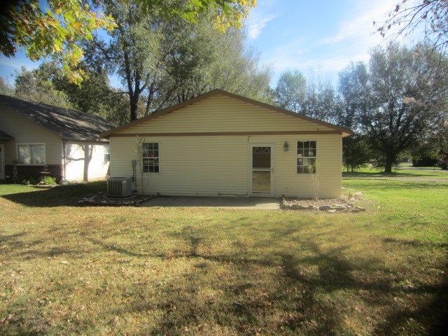 628 S Willow St, Douglass, KS 67039