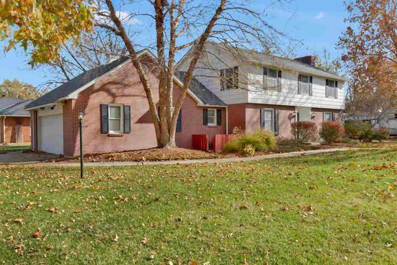 200 S Dexter, Valley Center, KS 67147