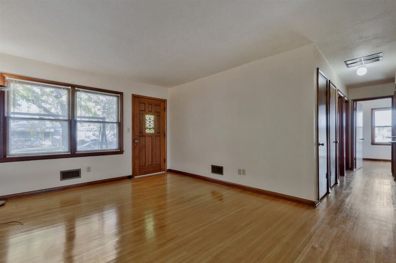 1307 E Crowley St, Wichita, KS 67216