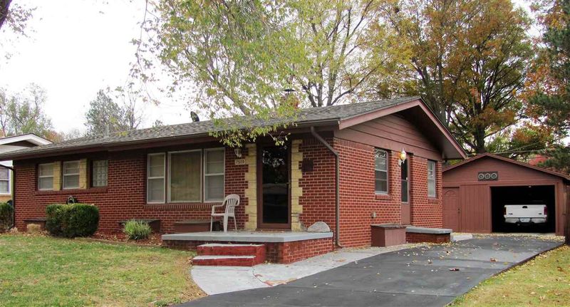 7509 E Gilbert St, Wichita, KS 67207