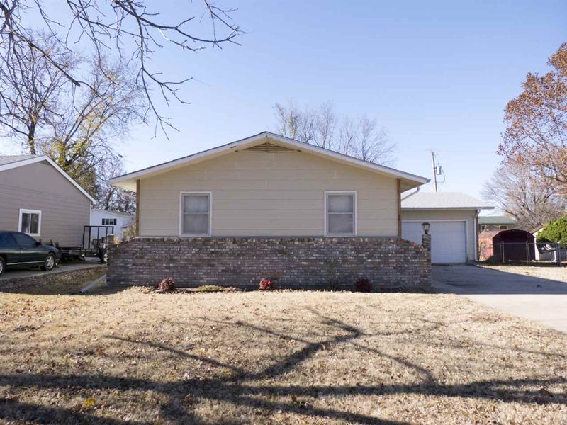 917 S Ash, Newton, KS 67114