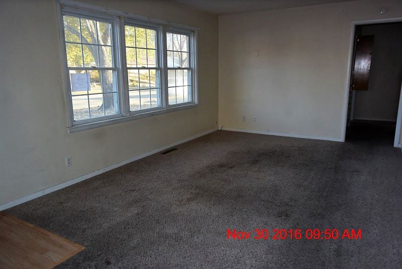 1121 E Berkeley St, Wichita, KS 67216