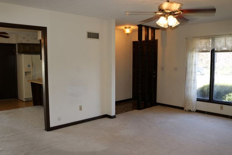 515 E Meadowlark Ln, Newton, KS 67114
