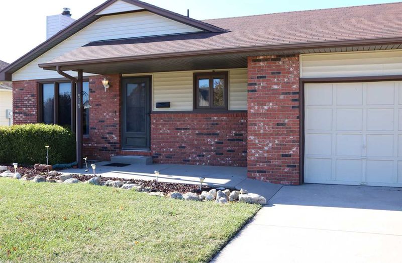 515 E Meadowlark Ln, Newton, KS 67114