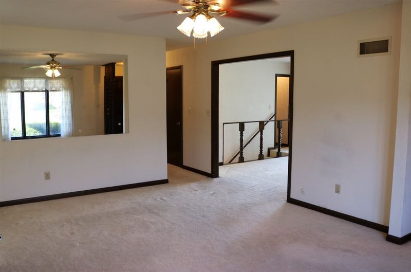 515 E Meadowlark Ln, Newton, KS 67114