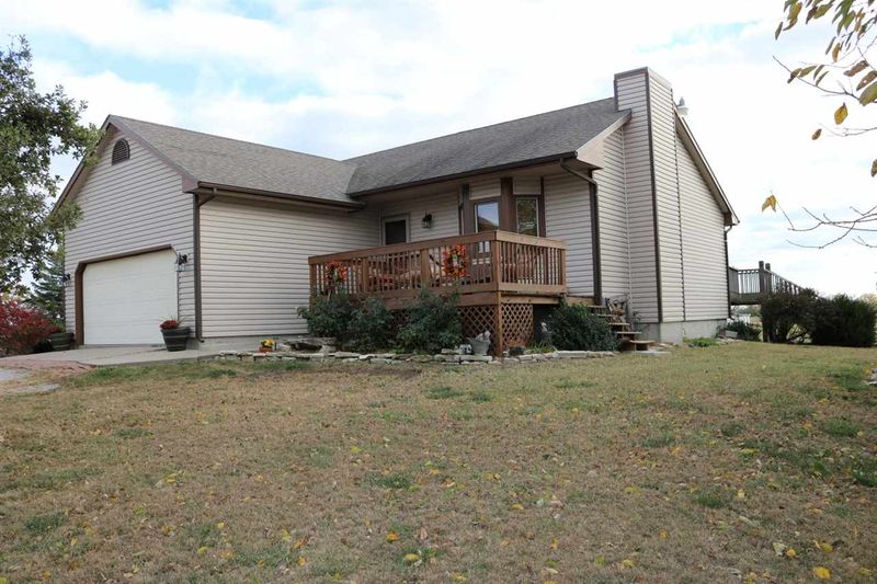 613 SE 24th St, Newton, KS 67114