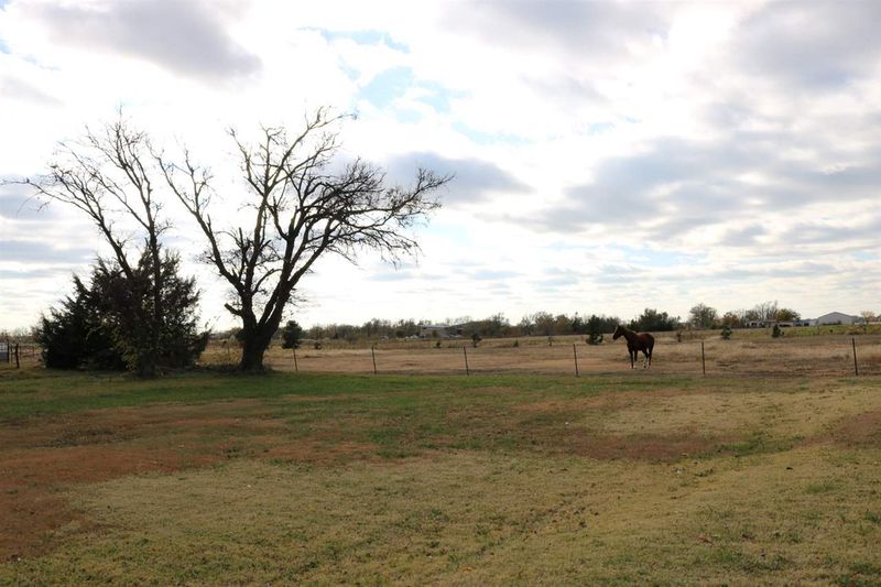 613 SE 24th St, Newton, KS 67114