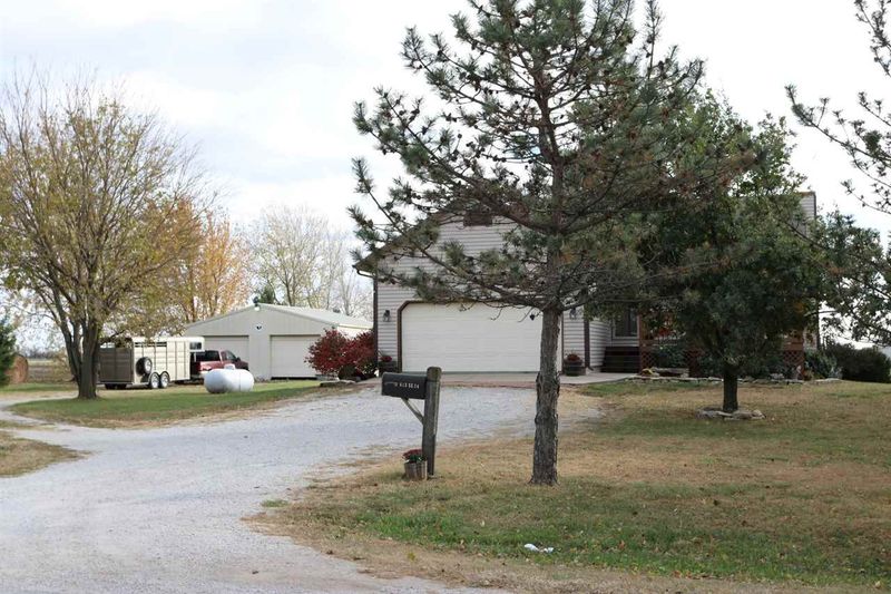 613 SE 24th St, Newton, KS 67114