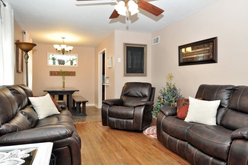 1138 N Westview Dr, Derby, KS 67037