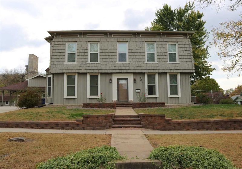 301 E 9th St, Newton, KS 67114
