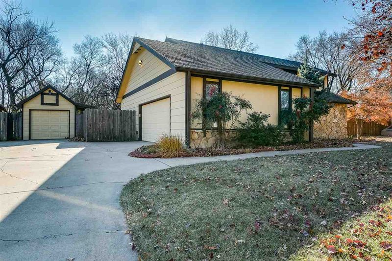 1321 E Deer Trl, Derby, KS 67037