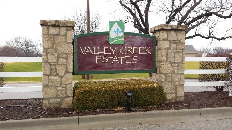 511 N Backwoods Dr, Valley Center, KS 67147