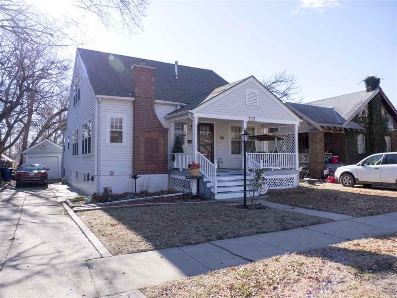 717 E 5th, Newton, KS 67114