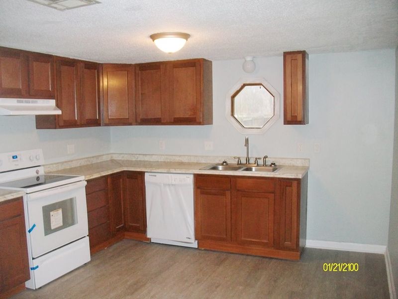 310 N 1st Ave, Mulvane, KS 67110